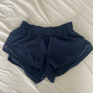 Lululemon Hotty Hot LR 2.5 inches in True Navy
